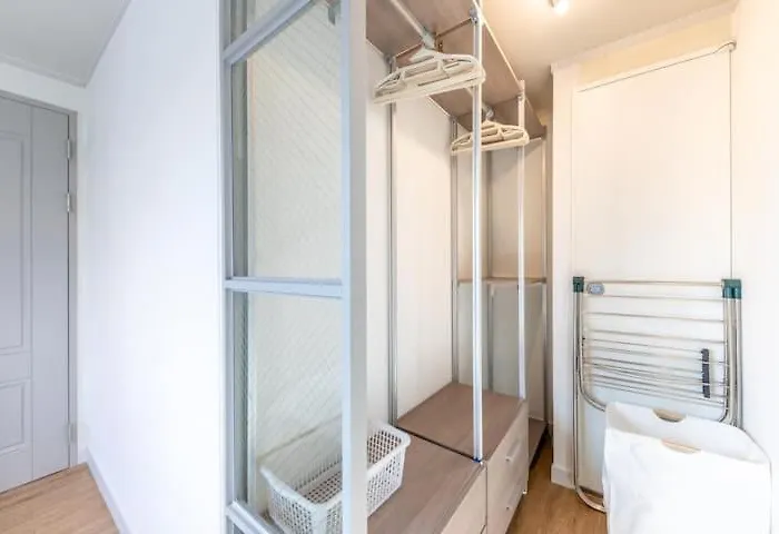 Apartment Modern House Across From Sinsa Garosu-gil, Internet Tv, Parking Available
