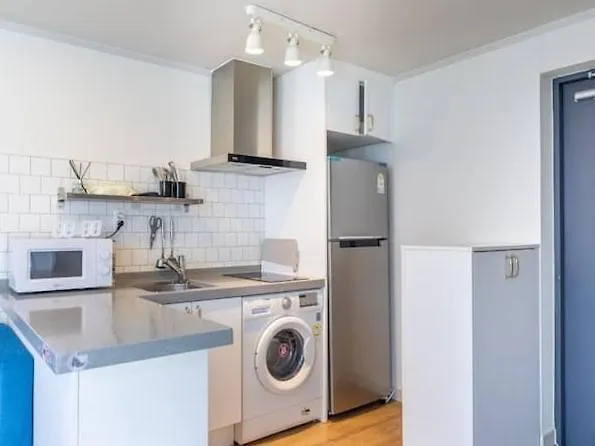 Modern House Across From Sinsa Garosu-gil, Internet Tv, Parking Available *