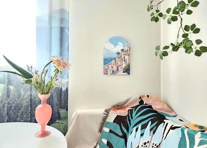 Apartment Modern House Across From Sinsa Garosu-gil, Internet Tv, Parking Available *